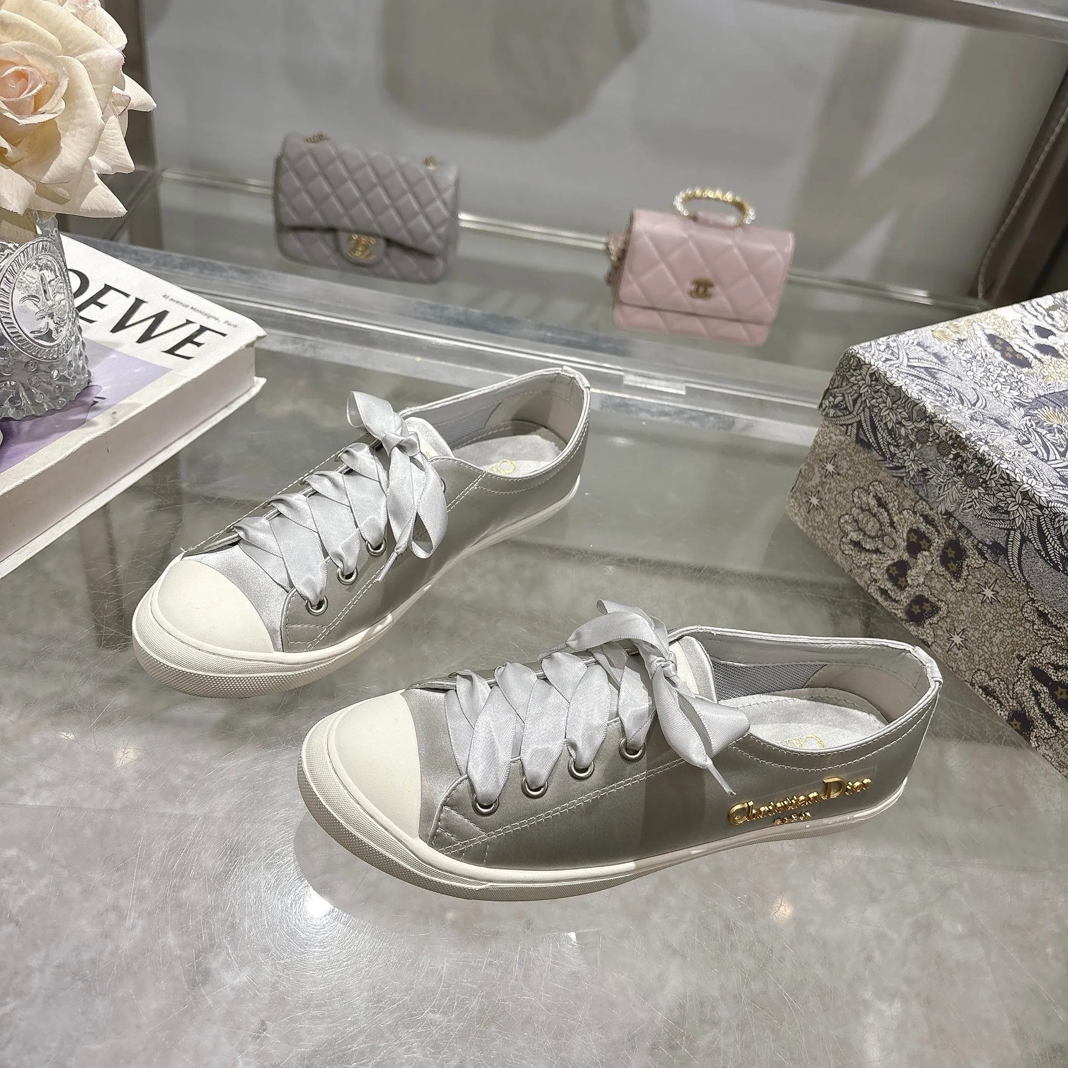 👟👟Ex-factory price 440👟👟 Dior ballet-style casual shoes, the same style as celebrities, satin fabric, breathable mesh lining, sheepskin for feet, wear-resistant rubber sole, size 35-40.